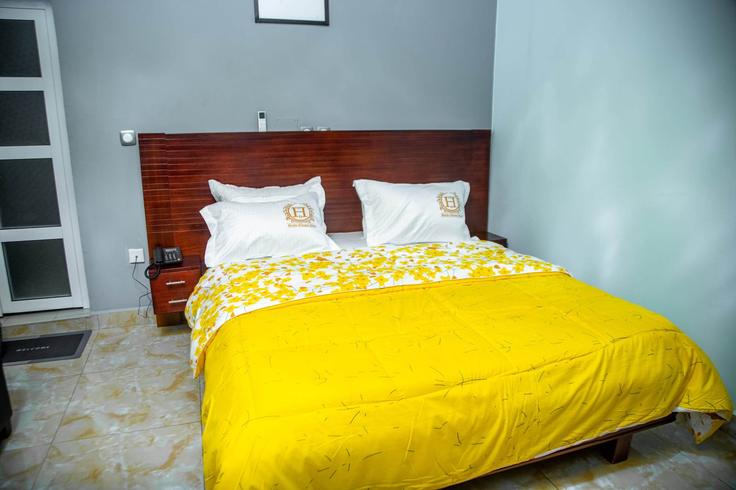 Chambre Standard avec lit double à Yaoundé